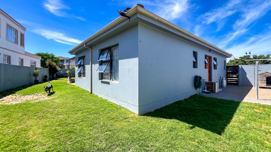 To Let 3 Bedroom Property for Rent in Country Club Western Cape